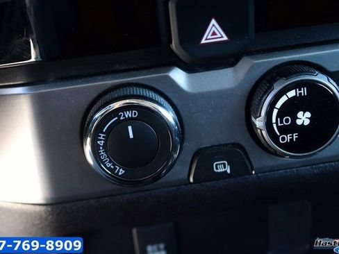 Used 2017 Toyota Tacoma SR5 image 23