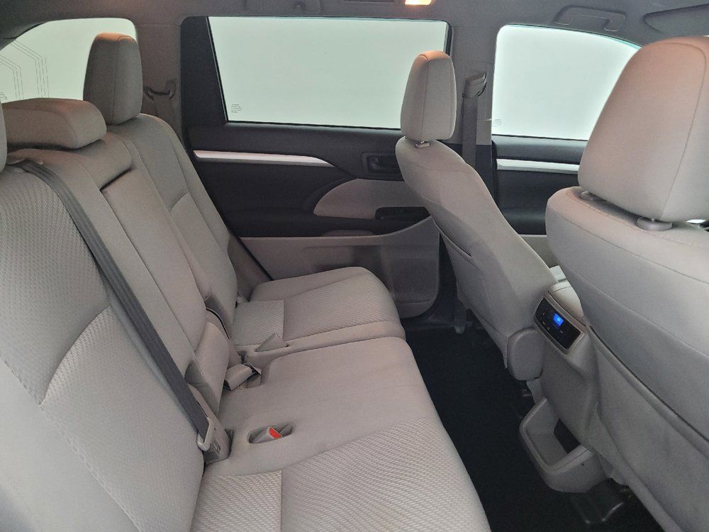 Used 2018 Toyota Highlander LE FWD image 19