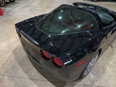 Used 2007 Chevrolet Corvette Coupe w/ Performance Package RWD image 21