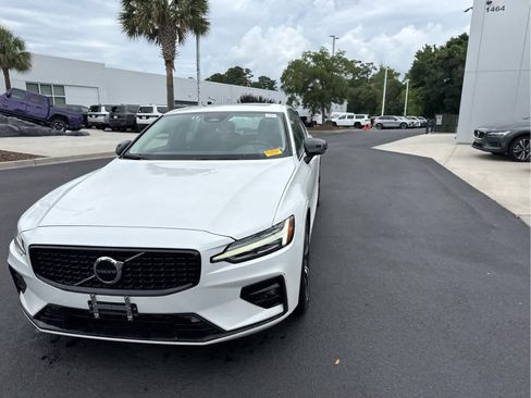 Used 2024 Volvo S60 B5 Core FWD image 8