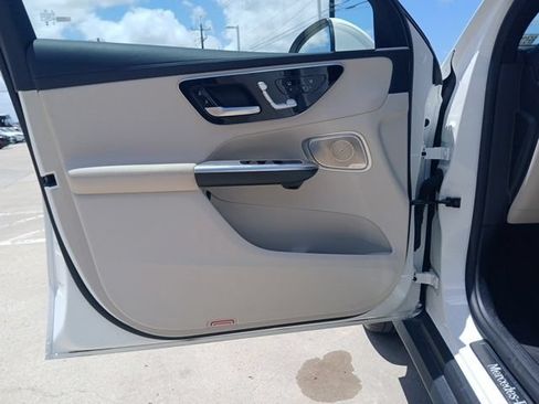Used 2024 Mercedes-Benz GLC 300 4MATIC image 24