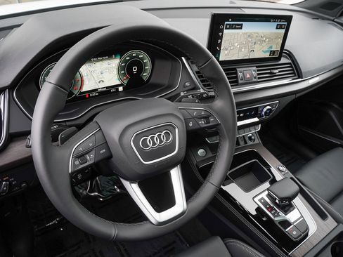 Certified 2025 Audi Q5 2.0T Premium Plus w/ Premium Plus Package image 8