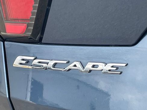 Certified 2018 Ford Escape SE w/ SE Sync 3 Package AWD/4WD image 18