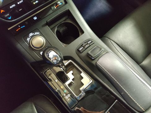 Used 2015 Lexus ES 300h w/ Navigation System Package image 26