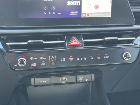 Used 2025 Kia Niro EX FWD image 11