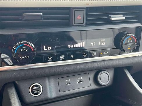 Used 2023 Nissan Rogue SV image 29