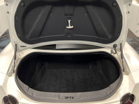 Used 2020 Nissan GT-R Premium image 13