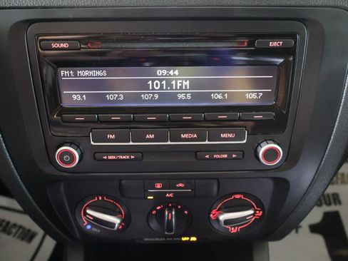 Used 2013 Volkswagen Jetta SE FWD image 33