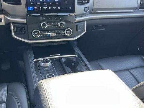 Certified 2023 Ford Expedition XLT image 17