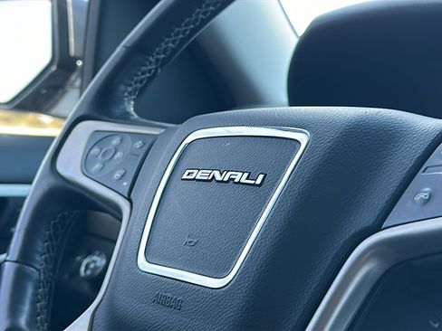Used 2020 GMC Yukon Denali image 33