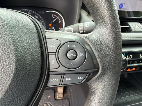 Used 2024 Toyota RAV4 XLE AWD/4WD image 27