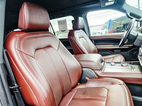 Used 2023 Ford Expedition Max Limited image 15