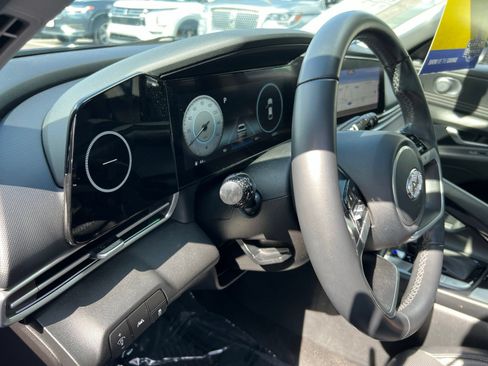 Used 2023 Hyundai Elantra Limited FWD image 26