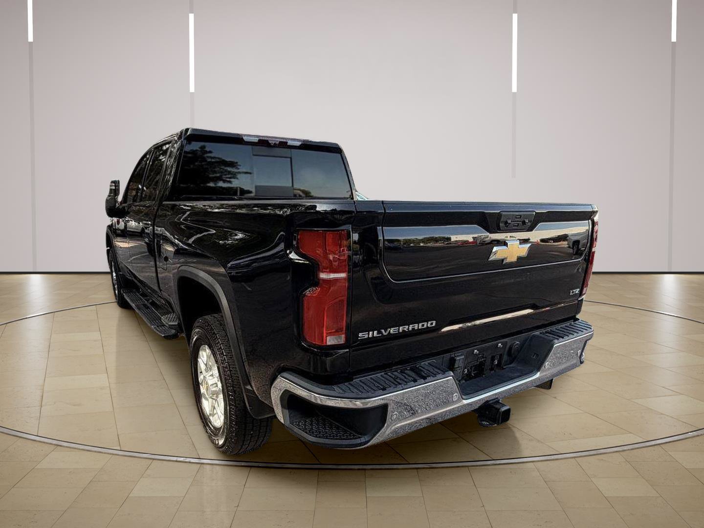 Used 2024 Chevrolet Silverado 2500 LTZ w/ LTZ Convenience Package AWD/4WD image 4