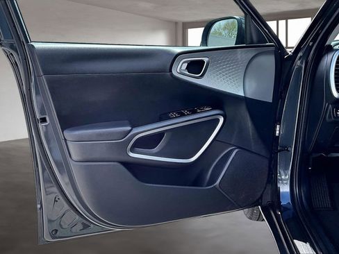 Used 2025 Kia Soul LX w/ LX Technology Package FWD image 25