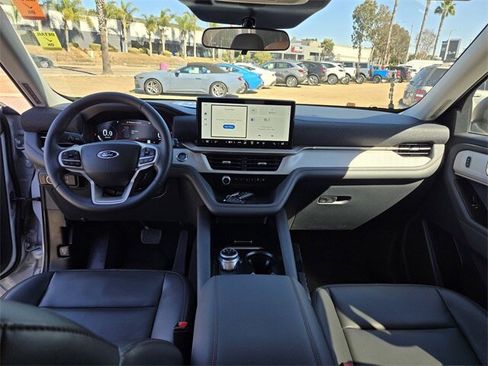 Certified 2025 Ford Explorer Active w/ Active Comfort Package image 17