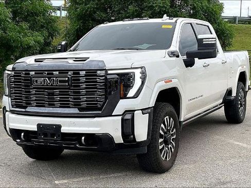 Used 2024 GMC Sierra 3500 Denali Ultimate AWD/4WD image 2