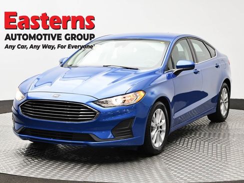 Used 2020 Ford Fusion SE FWD image 1