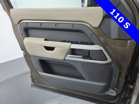 Used 2022 Land Rover Defender 110 S image 28