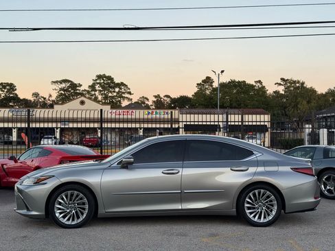 Used 2021 Lexus ES 350 Ultra Luxury w/ Accessory Package 2 image 10