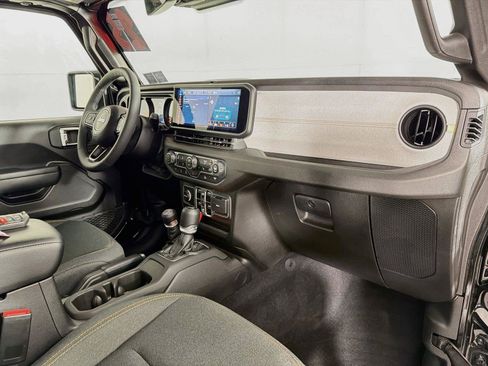 Used 2025 Jeep Gladiator Sport AWD/4WD image 32