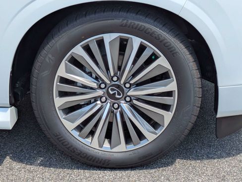 Used 2027 INFINITI QX80 Luxe w/ Cargo Package RWD image 11