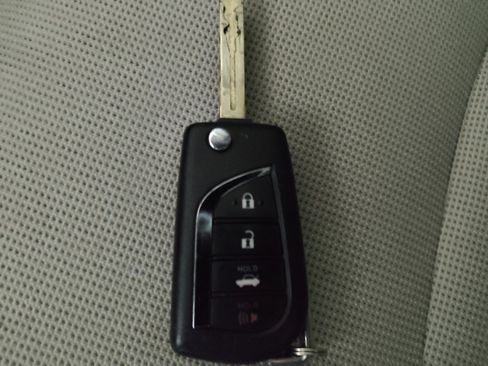 Used 2022 Toyota Corolla LE FWD image 32