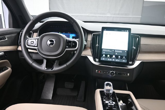 Used 2026 Volvo XC90 B6 Plus w/ Protection Package Premier AWD/4WD image 9