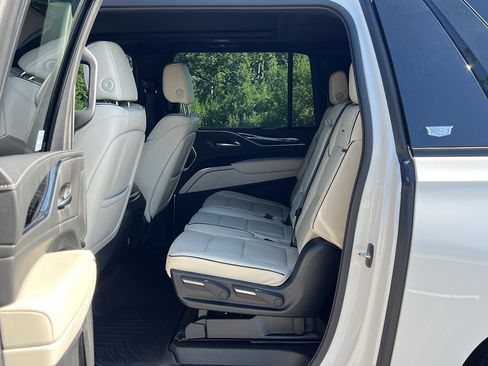 Used 2023 Cadillac Escalade ESV Sport w/ Touring Package AWD/4WD image 35