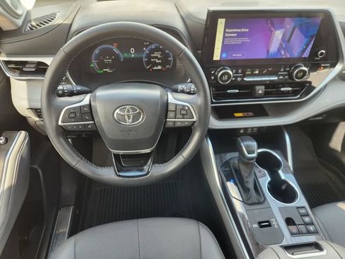 Certified 2025 Toyota Highlander Platinum AWD/4WD image 27