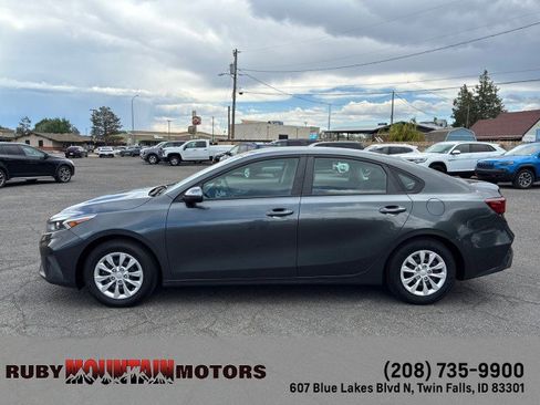 Used 2023 Kia Forte LX FWD image 4
