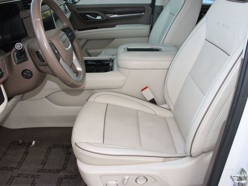 Used 2021 GMC Yukon Denali w/ Denali Premium Package image 5