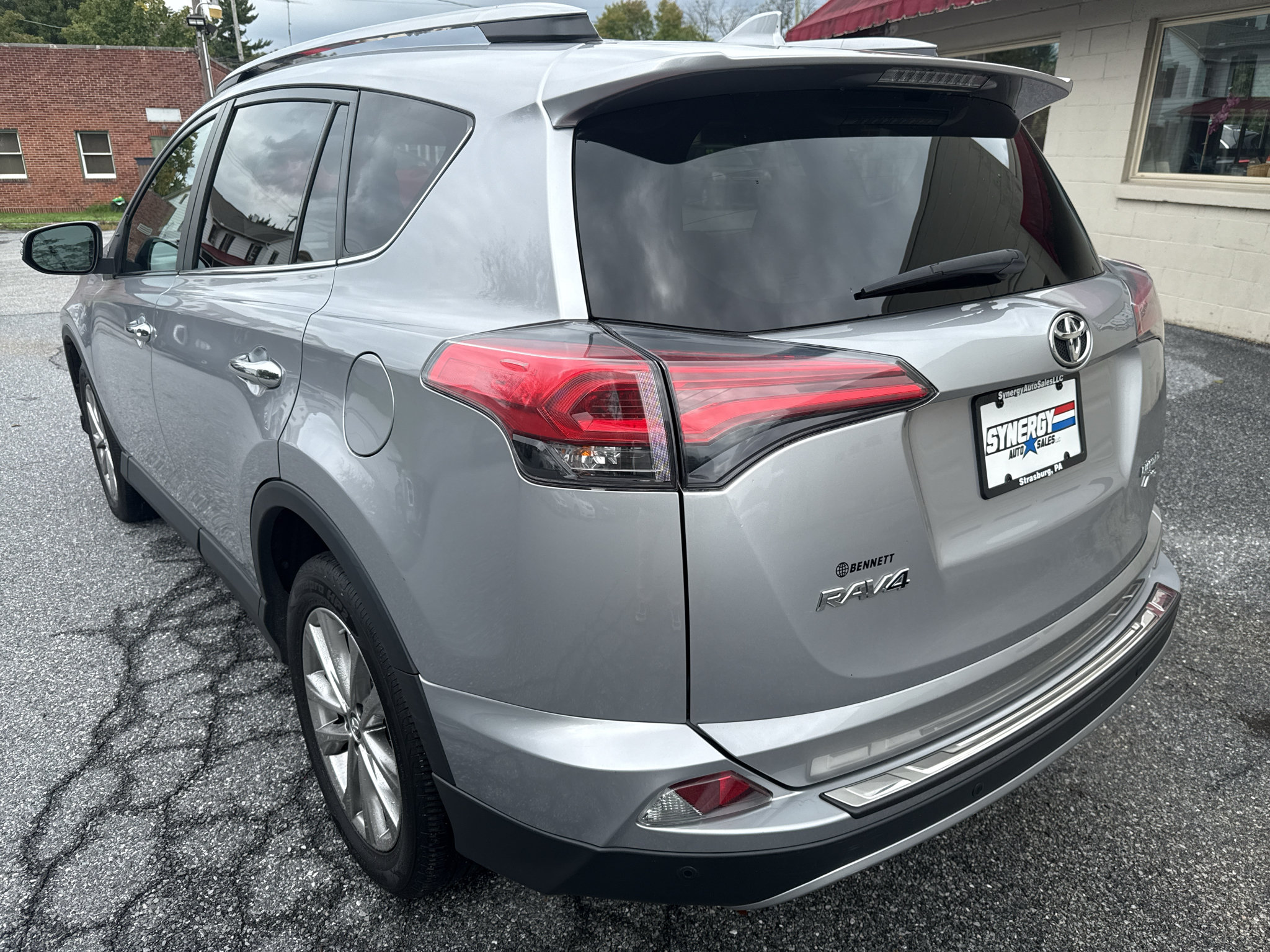 Used 2017 Toyota RAV4 Limited w/ Advanced Technology Package AWD/4WD image 3