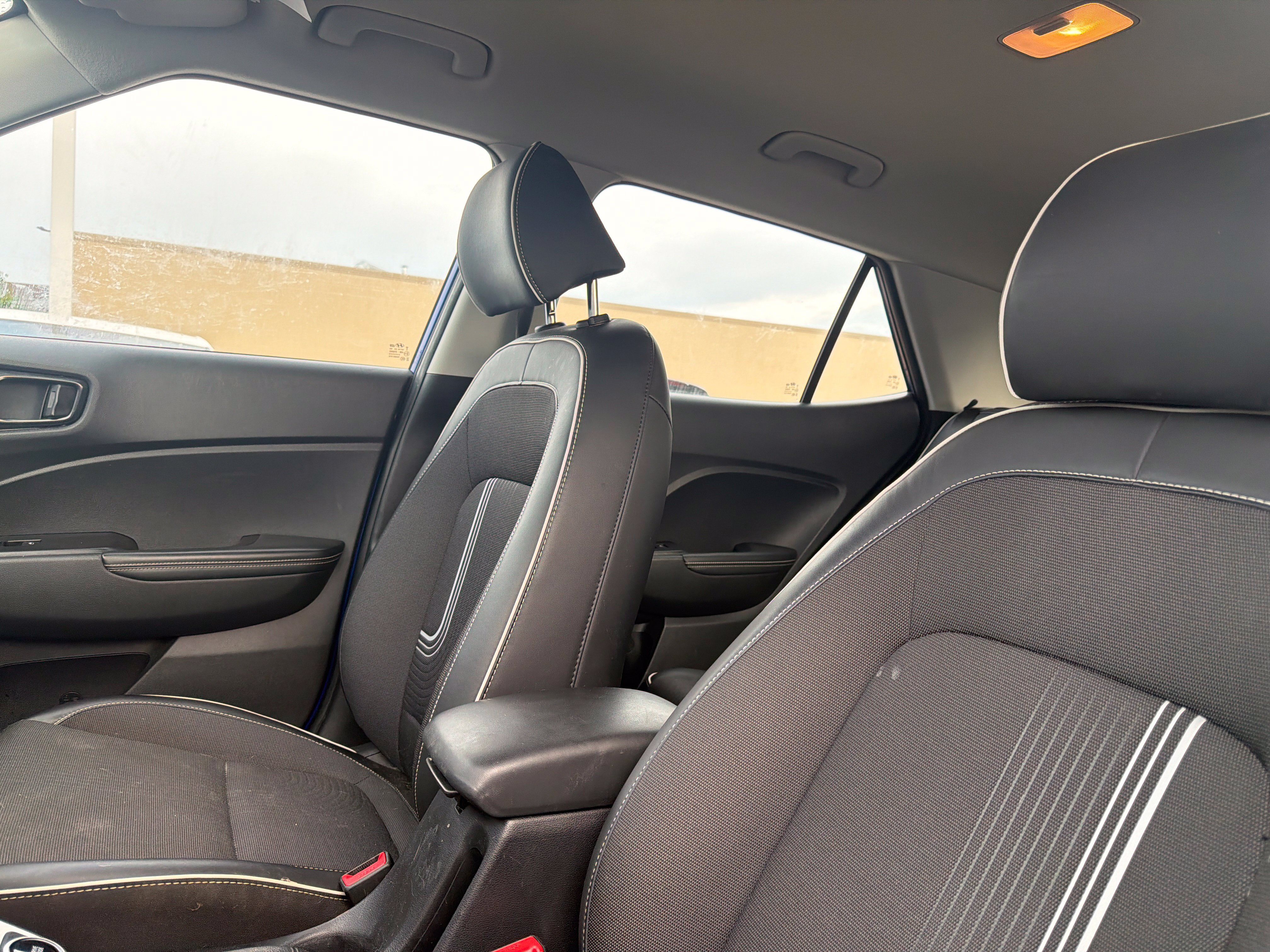Certified 2023 Hyundai Venue Limited FWD image 12