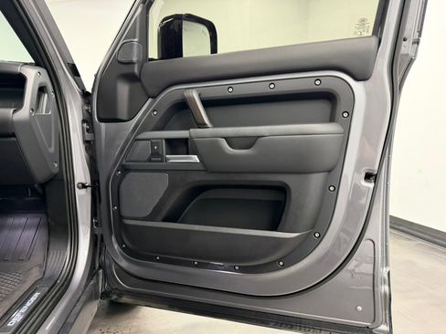 Used 2020 Land Rover Defender 110 X image 33