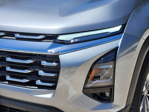 New 2027 Chevrolet Equinox LT w/ Convenience Package II FWD image 9