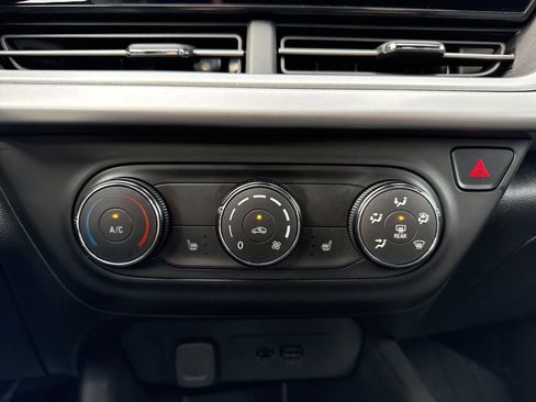 Used 2024 Chevrolet Trax RS w/ Driver Confidence Package image 17