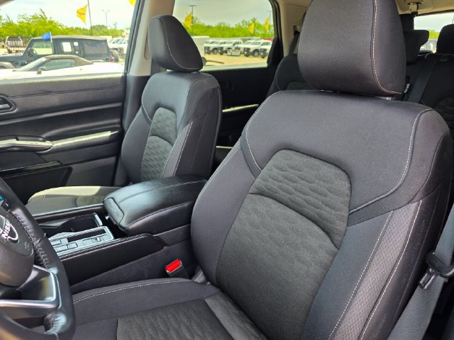 Used 2025 Nissan Pathfinder SV FWD image 25