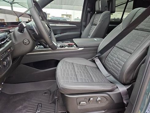 Used 2025 Cadillac Escalade V w/ LPO, ONYX Package image 11