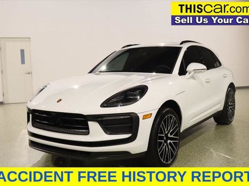 Used 2025 Porsche Macan AWD/4WD image 3