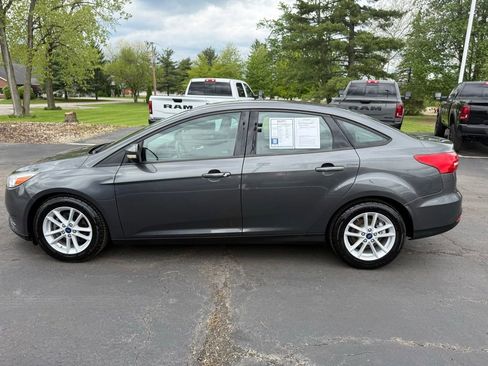 Used 2017 Ford Focus SE FWD image 6