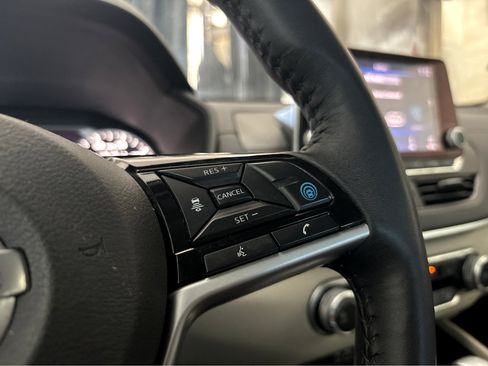 Used 2021 Nissan Altima 2.5 SV w/ SV Premium Package image 12