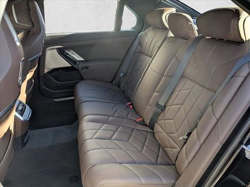 Certified 2024 BMW i7 xDrive60 w/ Executive Package image 20