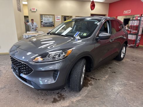 Used 2021 Ford Escape SE w/ Cold Weather Package AWD/4WD image 3