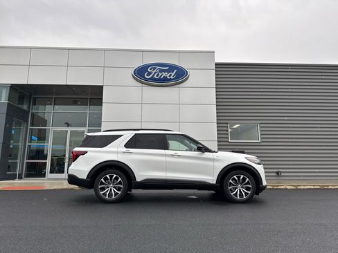 New 2026 Ford Explorer ST-Line image 10