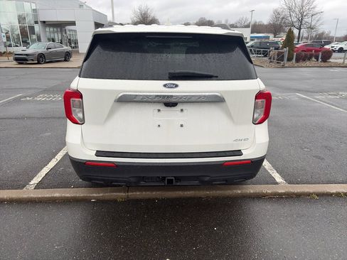 Used 2022 Ford Explorer XLT w/ Equipment Group 202A image 6