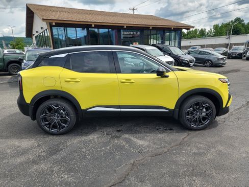 New 2026 Nissan Kicks SR w/ SR Premium Package AWD/4WD image 9