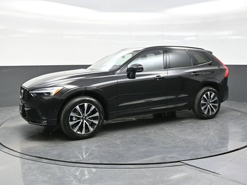 Used 2025 Volvo XC60 B5 Plus w/ Climate Package AWD/4WD image 3