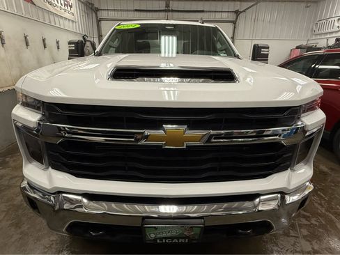 Used 2024 Chevrolet Silverado 2500 LT image 2