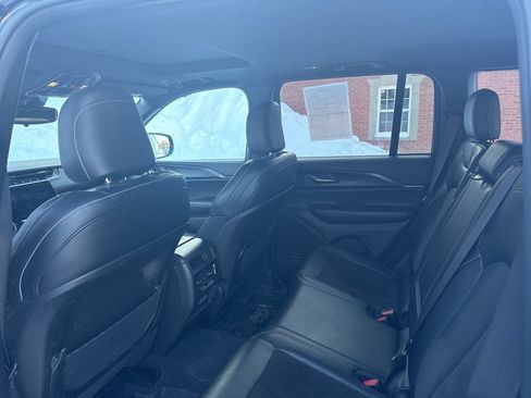 Used 2023 Jeep Grand Cherokee Altitude image 11